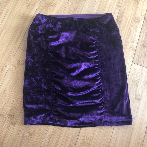 Mini purple fitted skirt - Picture 2 of 3